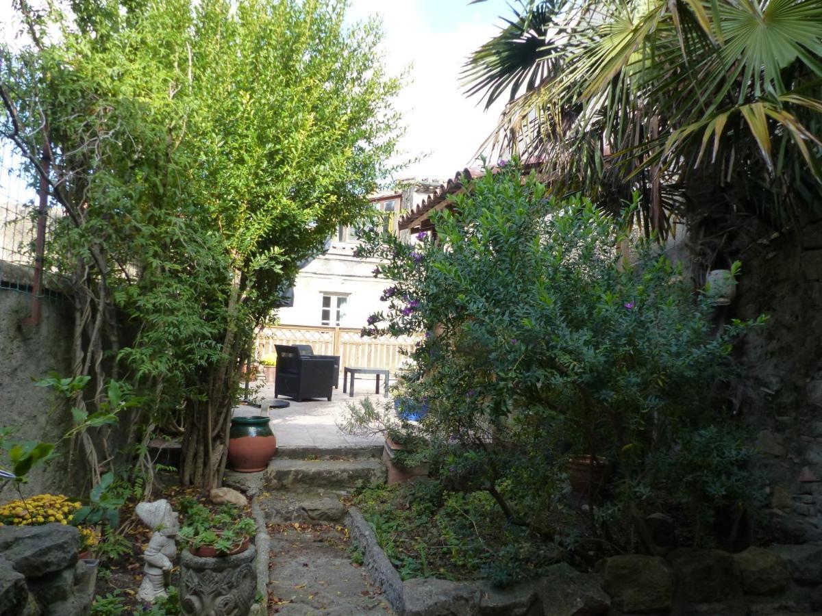 Maison Des Remparts Nichee Sous La Cite Carcassonne Exteriör bild